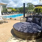 Hotel Le Mas Des Ponts D\'Arles
