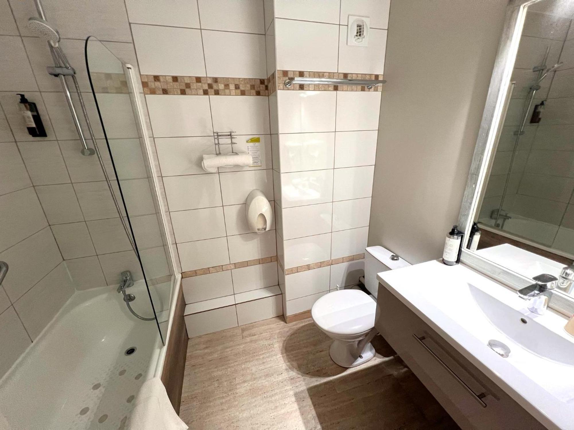 Des Ponts D'arles Hotel